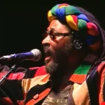 Edson: quem é o cantor citado por Daniela Mercury em premiação de Salvador