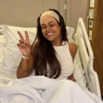 Camila Loures realiza procedimento estético para retirar veia da testa