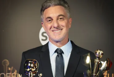 Faustao é homenageado por Luciano Huck no Troféu Imprensa 2026 com discurso emocionante