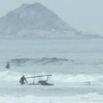 Helicóptero cai na Praia da Barra da Tijuca nesta sexta-feira (03)