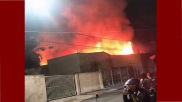 Incêndio atinge casa noturna em cuiabá e mobiliza equipes na madrugada