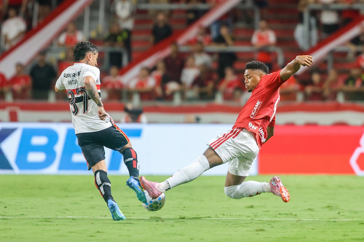Corinthians x Internacional: onde assistir ao vivo, horário e escalações do duelo pela 10ª rodada do Brasileirão. Imagem: Ricardo Duarte/SCI