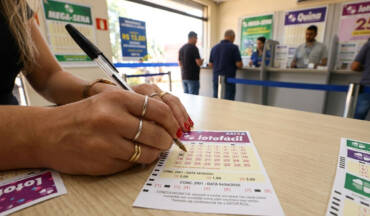 Oito apostas registradas em Mato Grosso foram premiadas ao acertarem 14 números no concurso 3653 da Lotofácil, sorteado neste sábado (4).