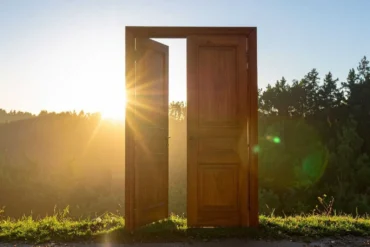 Sinal de destino: 4 signos recebem “porta aberta” nesta sexta-feira (24) — mas o timing é tudo; veja a lista