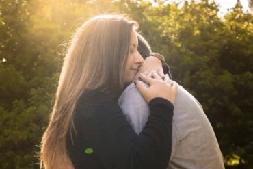 Amor em pleno feriado: 3 signos podem ser surpreendidos por uma confissão até o dia 02/05; veja quais