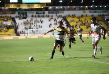 Criciúma x Botafogo-SP ao vivo: onde assistir, escalações e análise da Série B. Imagem: Celso da Luz/Criciúma