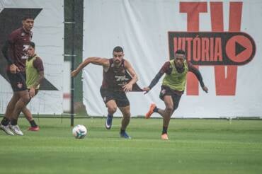 Vitória x Corinthians ao vivo: onde assistir, escalações e clima de decisão no Brasileirão 2026. Imagem: Victor Ferreira/EC Vitória