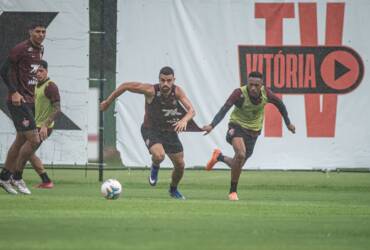 Vitória x Corinthians ao vivo: onde assistir, escalações e clima de decisão no Brasileirão 2026. Imagem: Victor Ferreira/EC Vitória