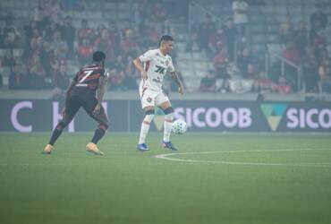 Vitória x Coritiba: onde assistir, escalações e análise completa do duelo pelo Brasileirão 2026. Imagem: Victor Ferreira/EC Vitória