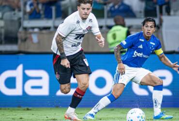 Chapecoense x Vitória: onde assistir ao vivo, horário e escalações do duelo pelo Brasileirão. Imagem: Victor Ferreira/EC Vitória