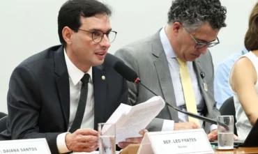 Jornada de trabalho pode cair para 40 horas semanais e prever folga aos domingos