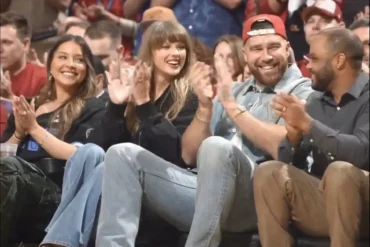 Taylor Swift e Travis Kelce chamam atenção em jogo da NBA em Cleveland