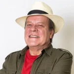 Chico Pinheiro revela câncer no intestino após emoção com música de Zeca Baleiro