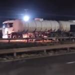 Acidente com carreta carregada de etanol interdita BR-364 em MT