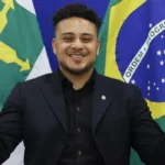 Adoção inspira cantor brasileiro criado na Holanda a sonhar com volta ao Brasil