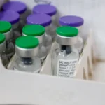 Dengue: São Paulo amplia vacinação para profissionais de saúde e pessoas de 59 anos