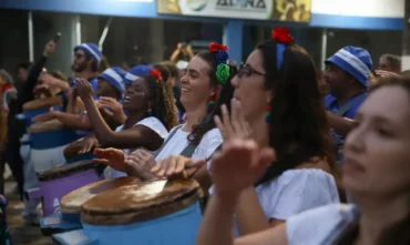 Congo reúne três gerações da mesma família em cortejo tradicional no Espírito Santo