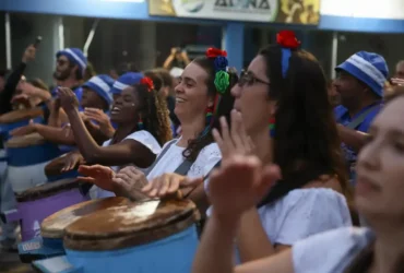 Congo reúne três gerações da mesma família em cortejo tradicional no Espírito Santo