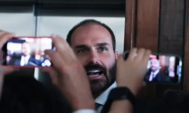 PGR pede ao STF condenação de Eduardo Bolsonaro por coação no processo