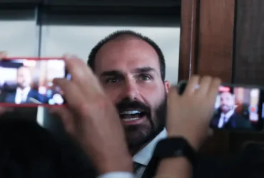 PGR pede ao STF condenação de Eduardo Bolsonaro por coação no processo