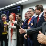 Escala 6X1 avança na Câmara com aprovação de PEC que reduz jornada de trabalho