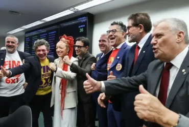 Escala 6X1 avança na Câmara com aprovação de PEC que reduz jornada de trabalho