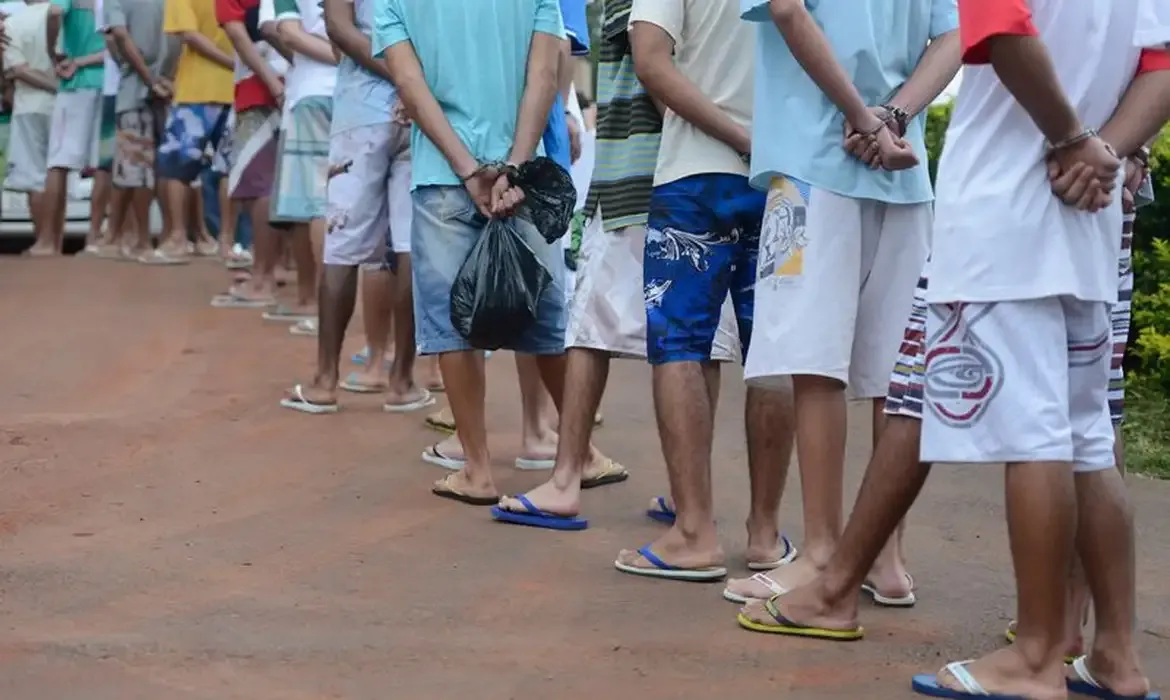 CCJ retoma debate sobre redução da maioridade penal nesta terça-feira