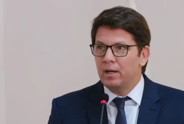 Mário Frias viaja ao exterior sem autorização da Câmara
