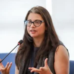 Desemprego recua e mercado de trabalho mostra resiliência, diz IBGE