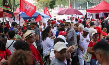 Protesto em Brasília defende fim da escala 6x1 e direito ao descanso