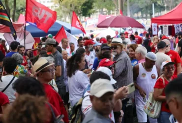 Protesto em Brasília defende fim da escala 6x1 e direito ao descanso