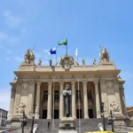 Alerj aprova projeto que cria banheiros neutros para pessoas trans no Rio