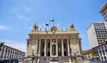 Alerj aprova projeto que cria banheiros neutros para pessoas trans no Rio