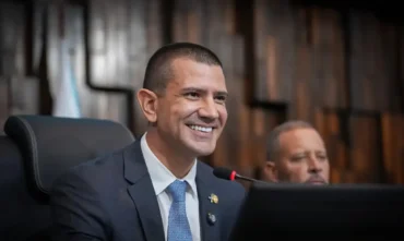 Fux mantém Ricardo Couto no governo e rejeita pedido de Ruas
