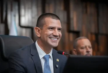 Fux mantém Ricardo Couto no governo e rejeita pedido de Ruas