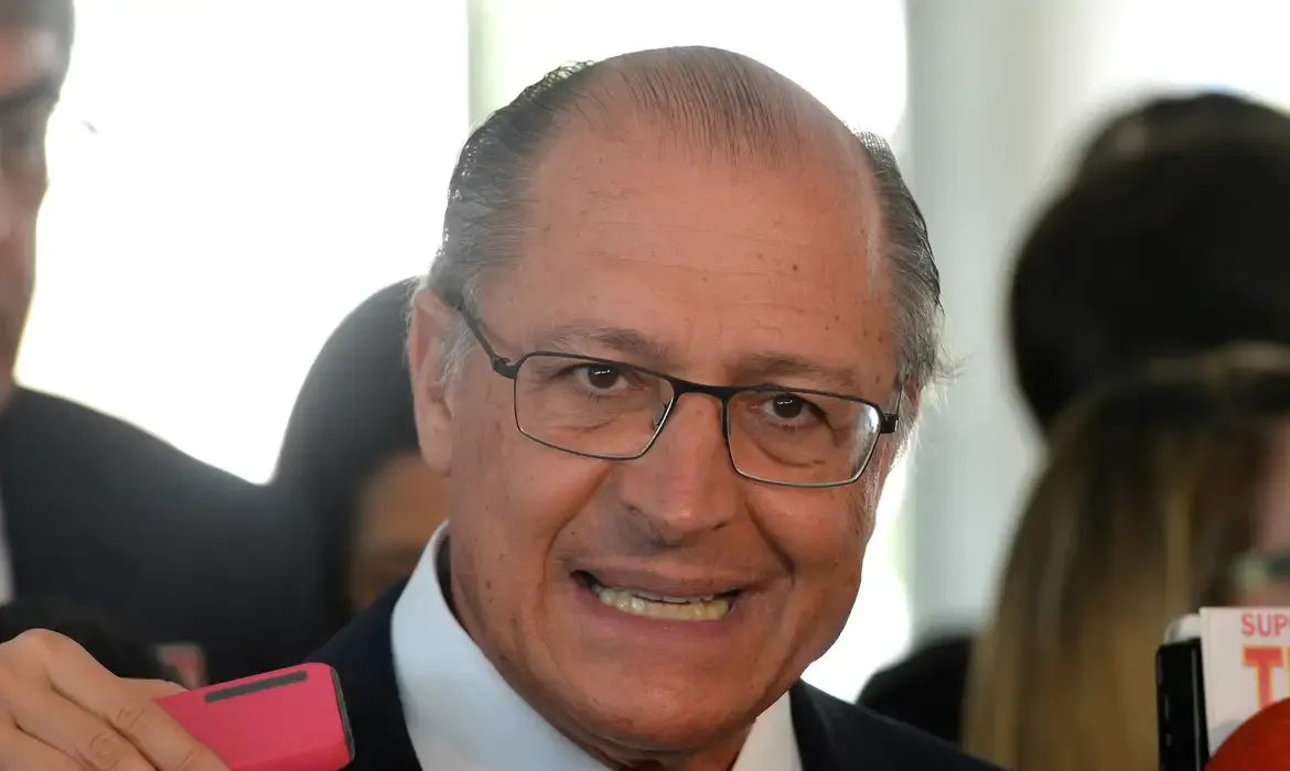 Alckmin critica classificação do PCC e relaciona decisão ao caso Master