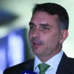 Vorcaro: deputados pedem investigação sobre relação com Flávio Bolsonaro após denúncias