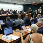 PEC da escala 6×1 divide oposição e governo na Câmara