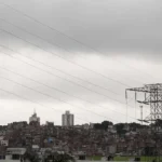 Defesa civil alerta para temporais isolados e queda de temperatura em São Paulo até segunda-feira com temporais