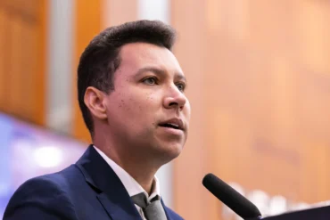 Assembleia analisa projeto violenciaeconomica em mulheres