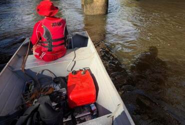 Bombeiros localizam corpo de motorista após queda de veículo no Rio das Mortes