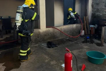 Bombeiros combatem incêndios em residências de Confresa e Cáceres