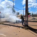 Incêndio em veículo de carga e motocicleta mobiliza bombeiros em Mato Grosso