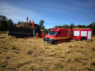 Resgate na BR-163 em Sinop: homem é socorrido sobre caminhão
