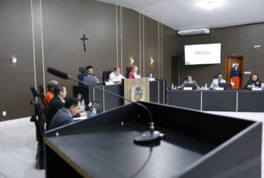 Câmara aprova mudanças no plano de carreira dos professores e autoriza repasses para entidade em Lucas