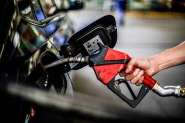 Governo anuncia subsídio à gasolina e diesel para conter alta dos combustíveis