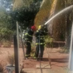 Resposta Rápida: Bombeiros controlam incêndio em residência no bairro Jardim Mariana em Rondonópolis