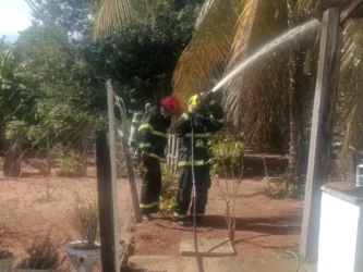 Incêndio em residência em Rondonópolis é controlado pelos bombeiros