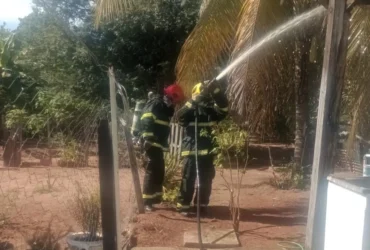 Incêndio em residência em Rondonópolis é controlado pelos bombeiros