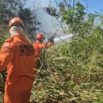 Sábado de ocorrências em Poconé: Bombeiros combatem incêndio urbano e socorrem vítima de acidente na MT-370